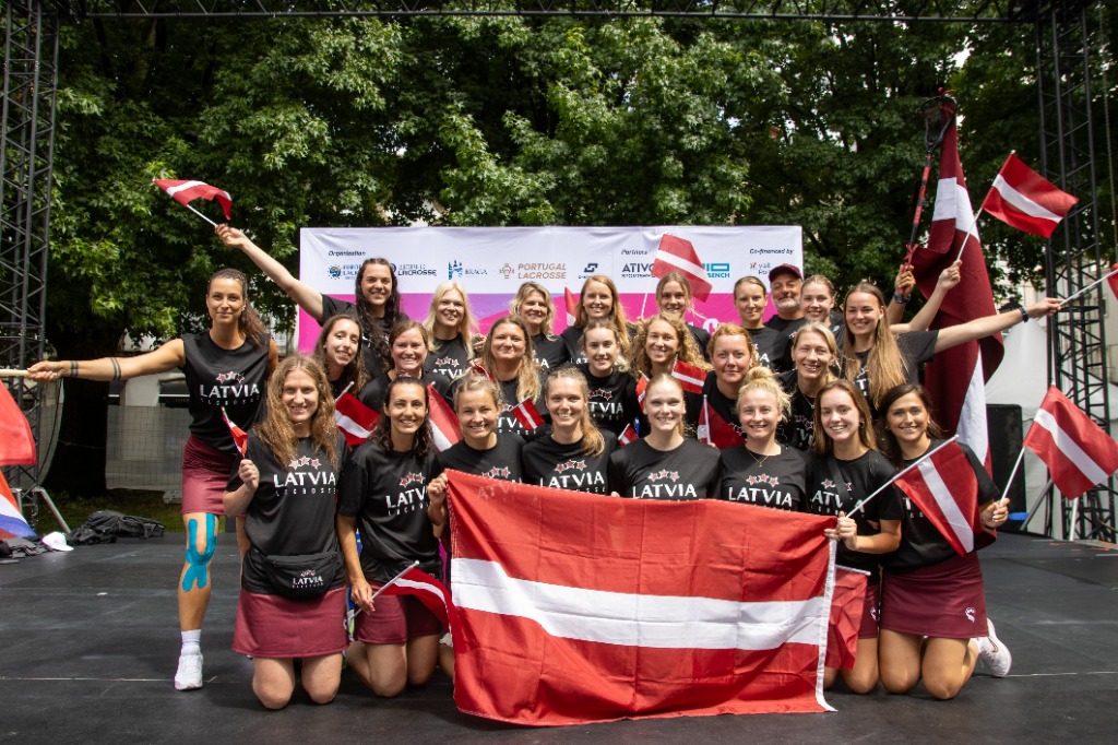 Komanda uz skatuves